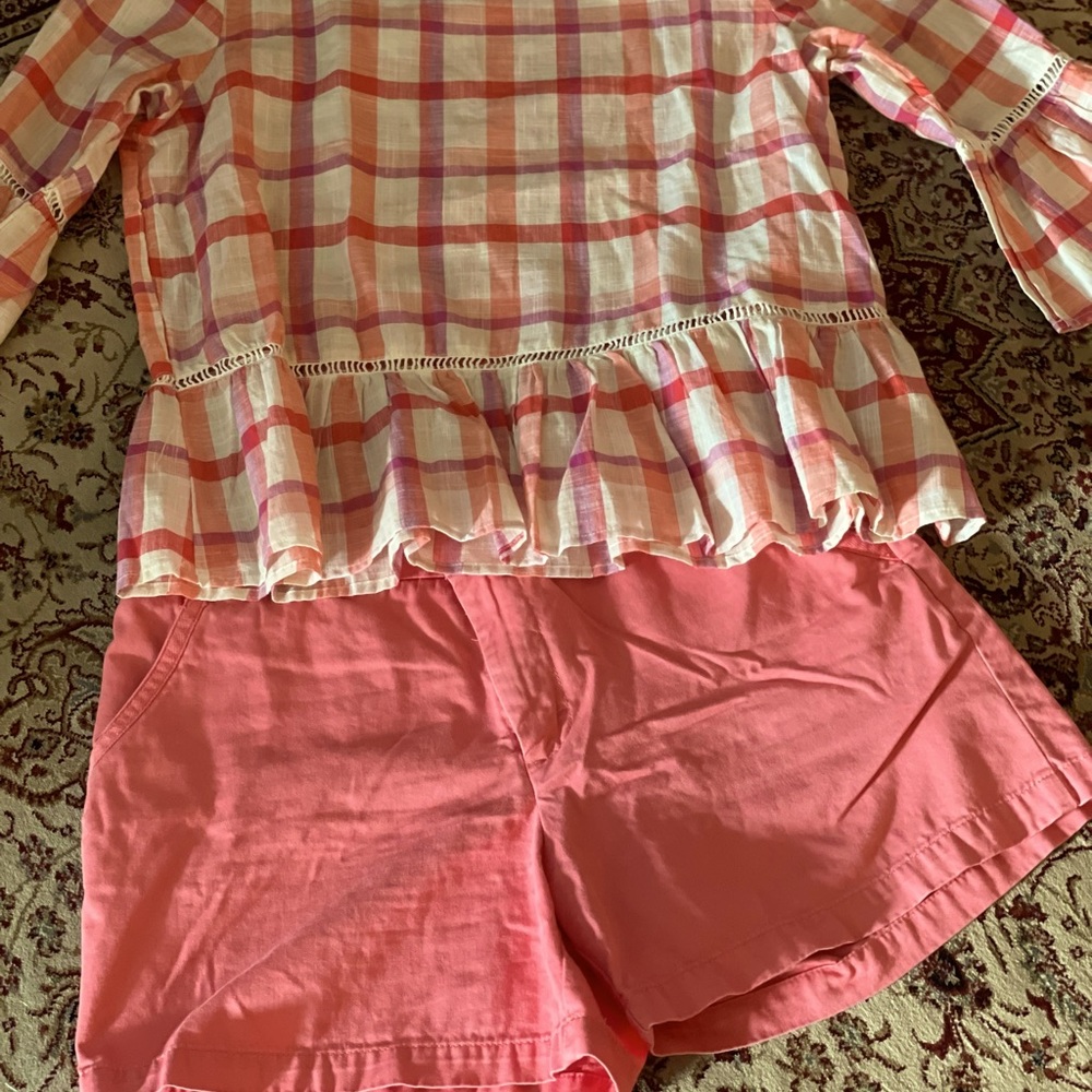 Lee shorts in peachy 🍑 pink color. Size 14